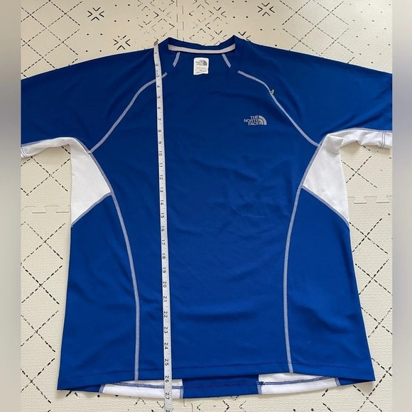 🌼 clearance The North Face Short Sleeve Running/ Active  Shirt M Flashdry - Picture 6 of 6